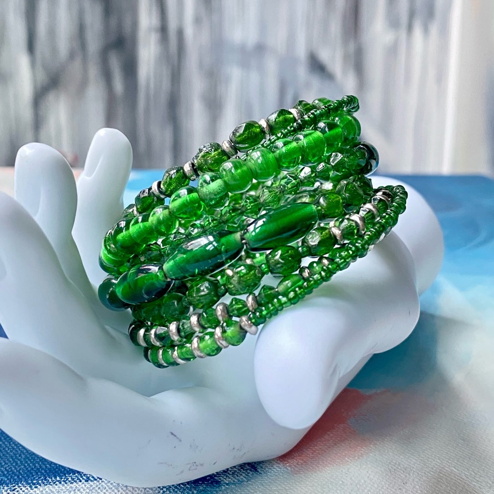 Vintage Green Glass Wire Wrap Bracelet - Picture 5 of 7